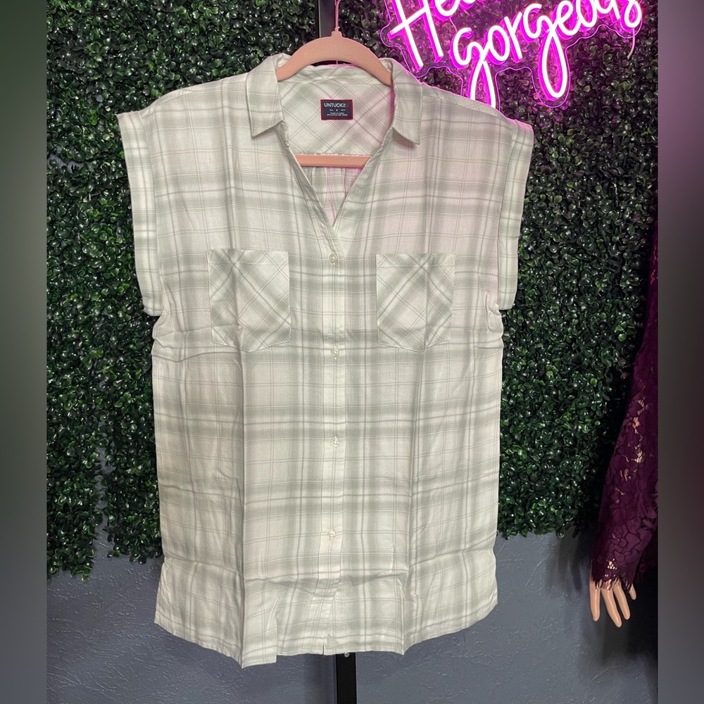 NWOT Untuckit Flannel Top